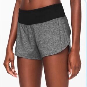Like new Lululemon Athletica Speed up mid rise 4” inseam size 6